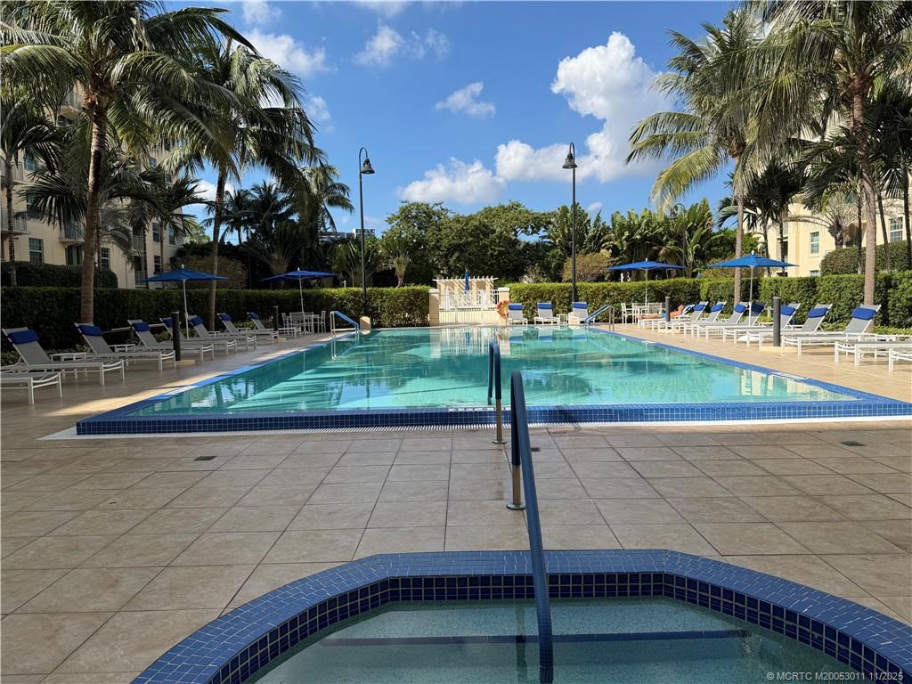 610 Clematis Street 638