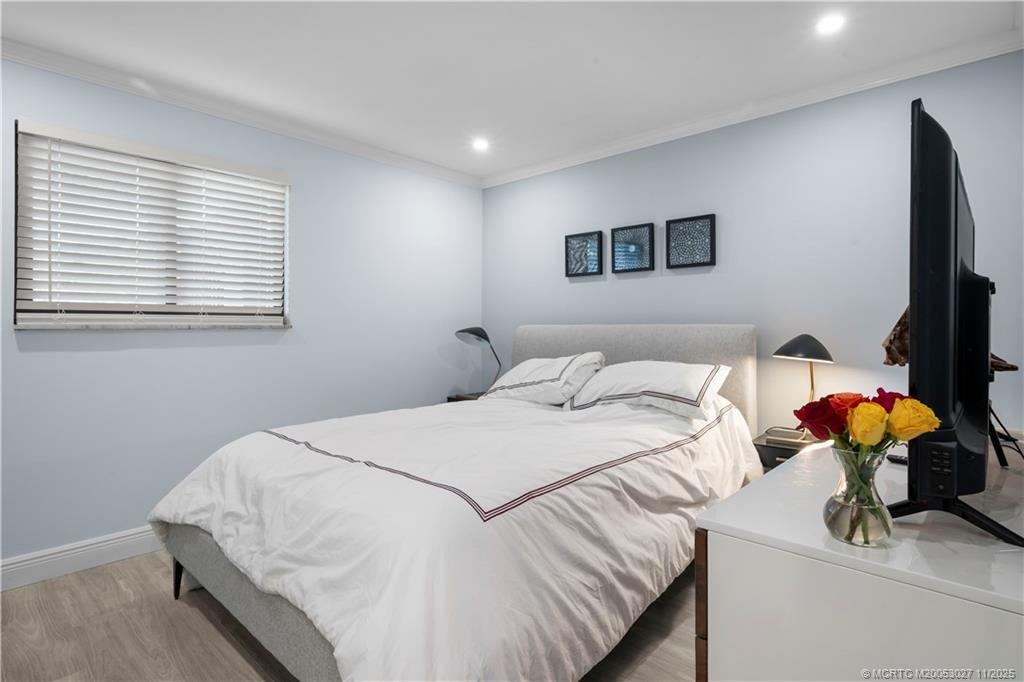 1600 NE Dixie Highway 7-104