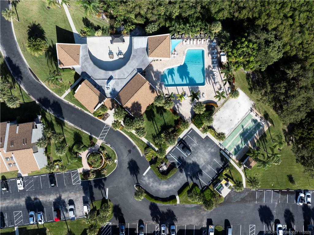 1600 NE Dixie Highway 7-104