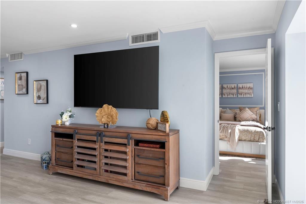 1600 NE Dixie Highway 7-104