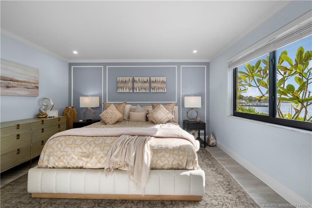 1600 NE Dixie Highway 7-104