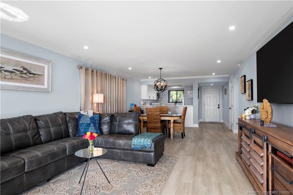 1600 NE Dixie Highway 7-104