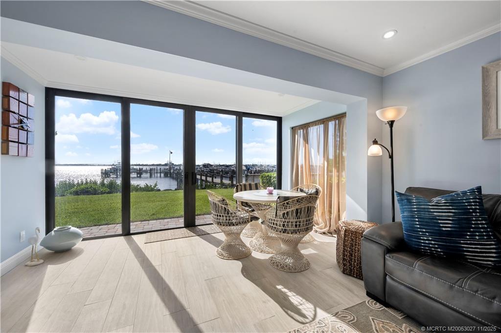 1600 NE Dixie Highway 7-104