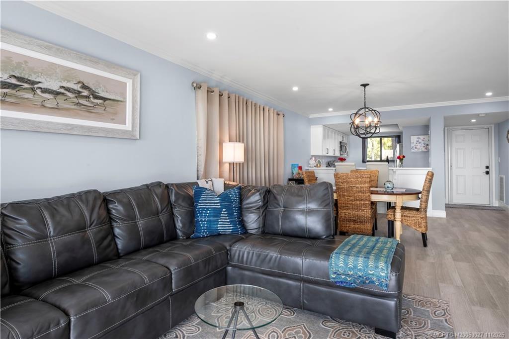 1600 NE Dixie Highway 7-104