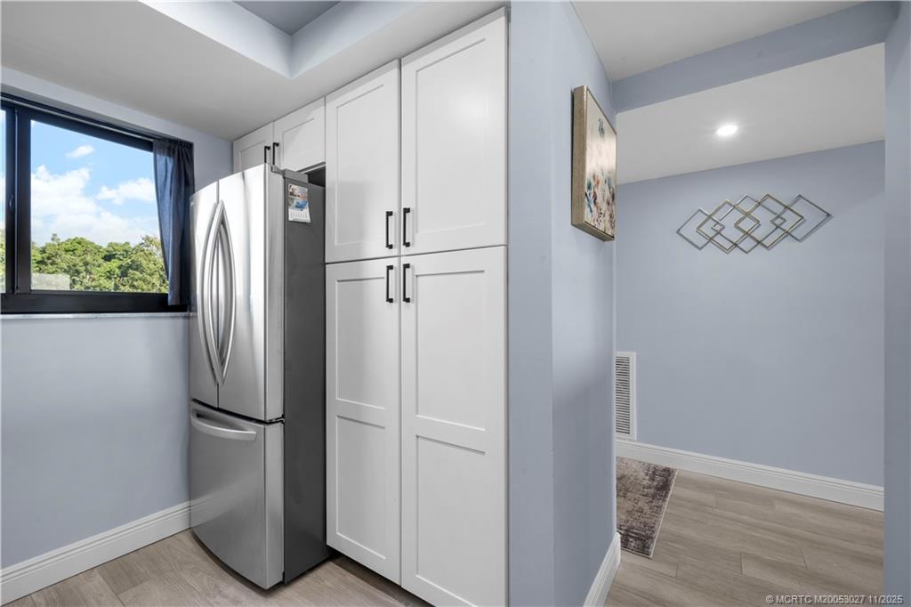 1600 NE Dixie Highway 7-104