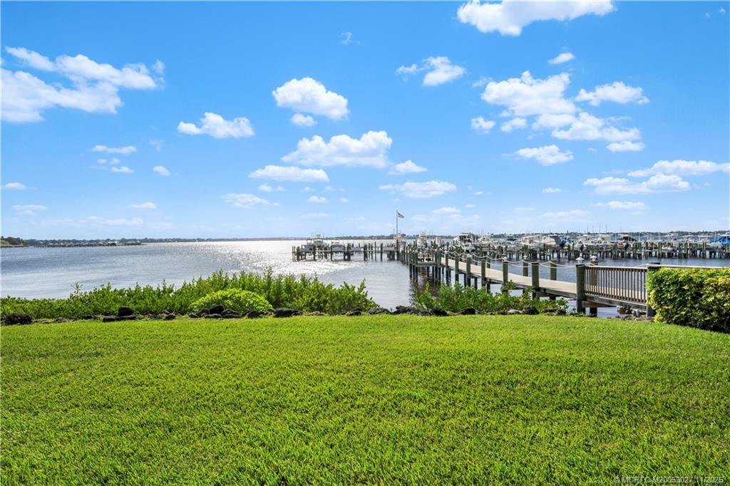 1600 NE Dixie Highway 7-104