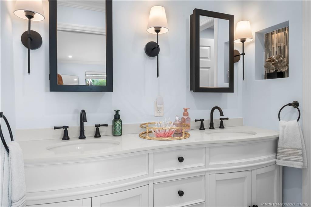 1600 NE Dixie Highway 7-104