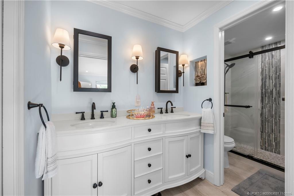 1600 NE Dixie Highway 7-104