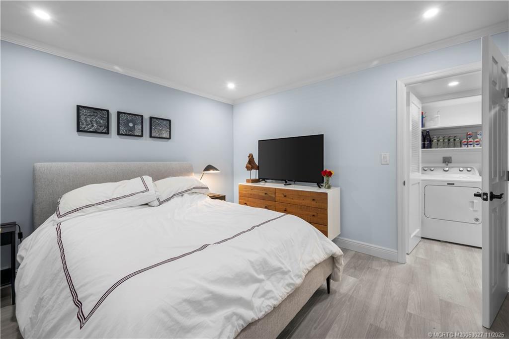 1600 NE Dixie Highway 7-104