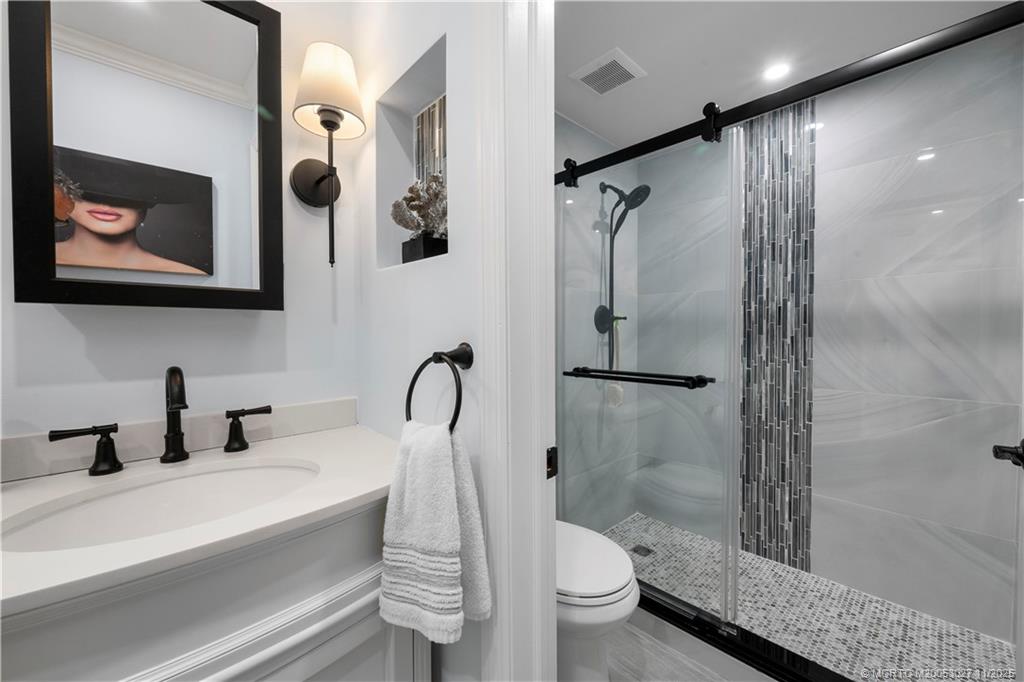 1600 NE Dixie Highway 7-104