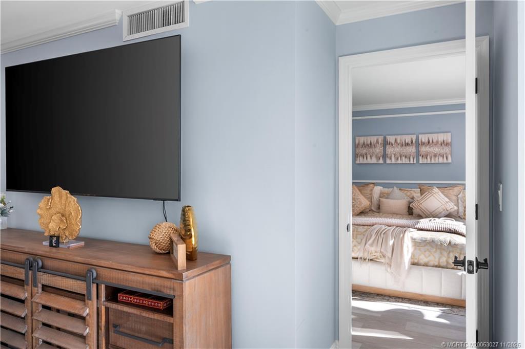 1600 NE Dixie Highway 7-104