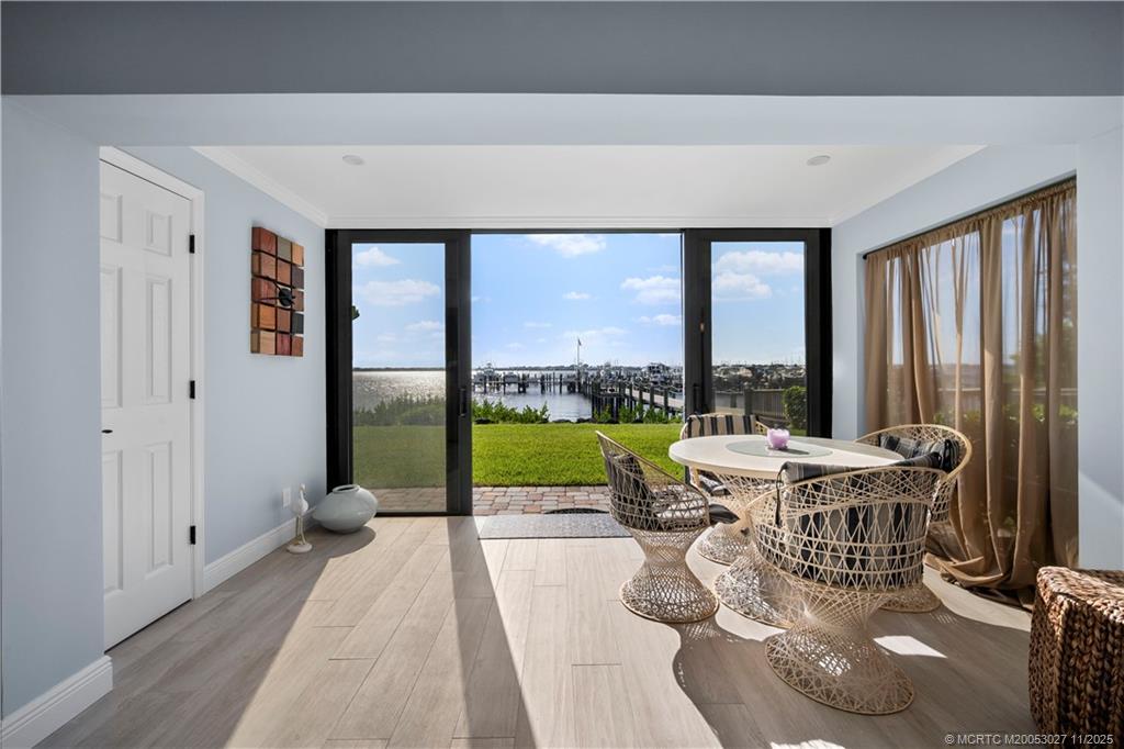 1600 NE Dixie Highway 7-104