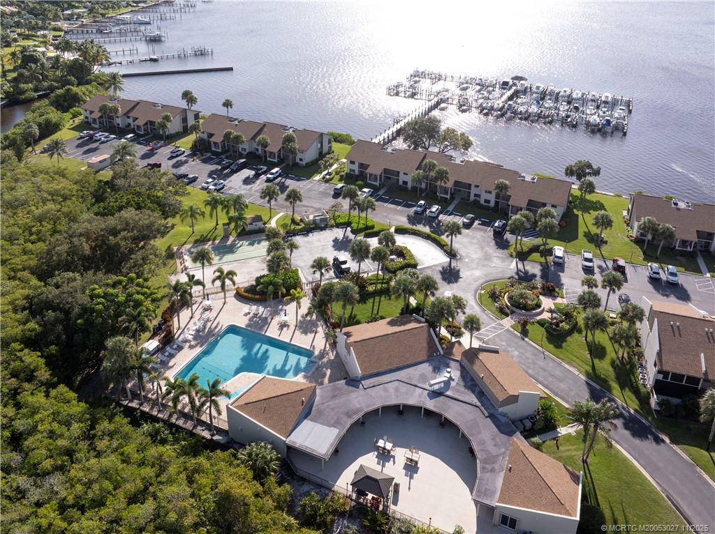 1600 NE Dixie Highway 7-104