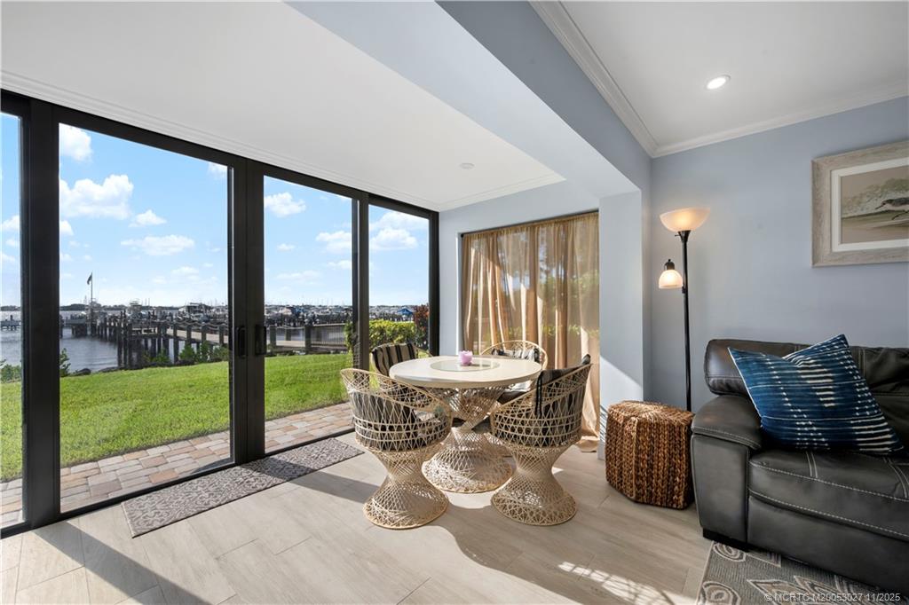 1600 NE Dixie Highway 7-104