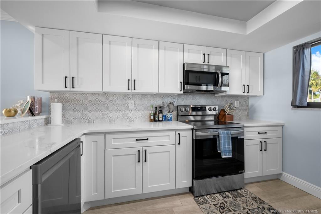 1600 NE Dixie Highway 7-104