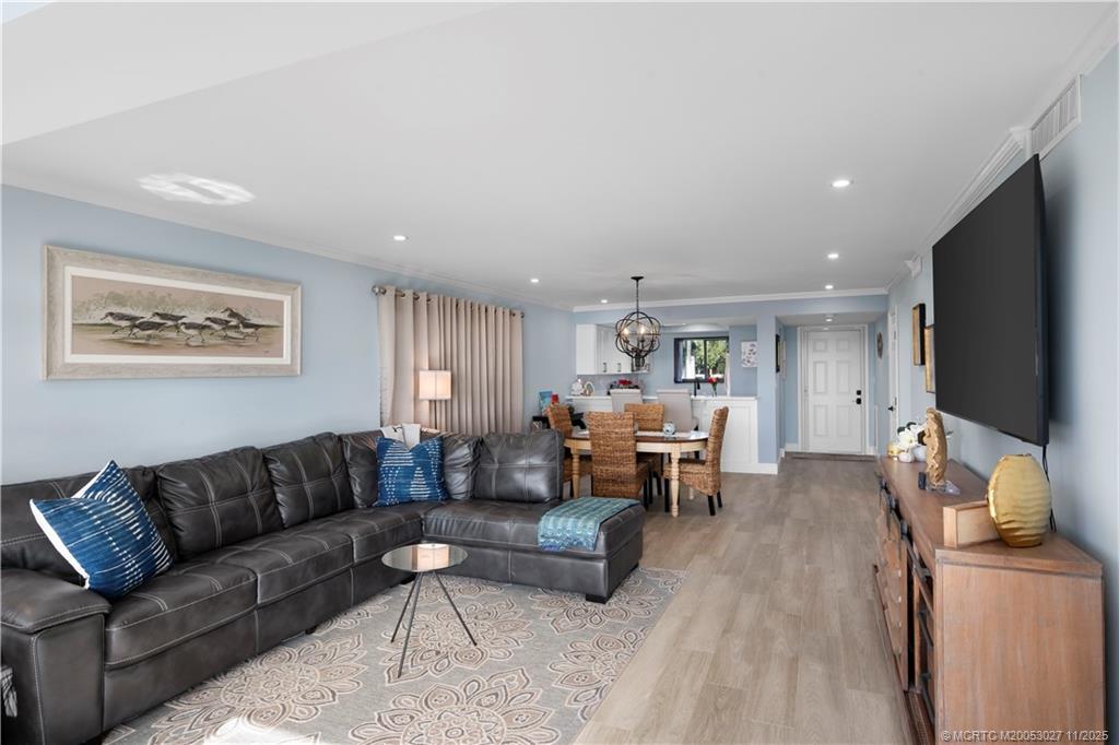 1600 NE Dixie Highway 7-104