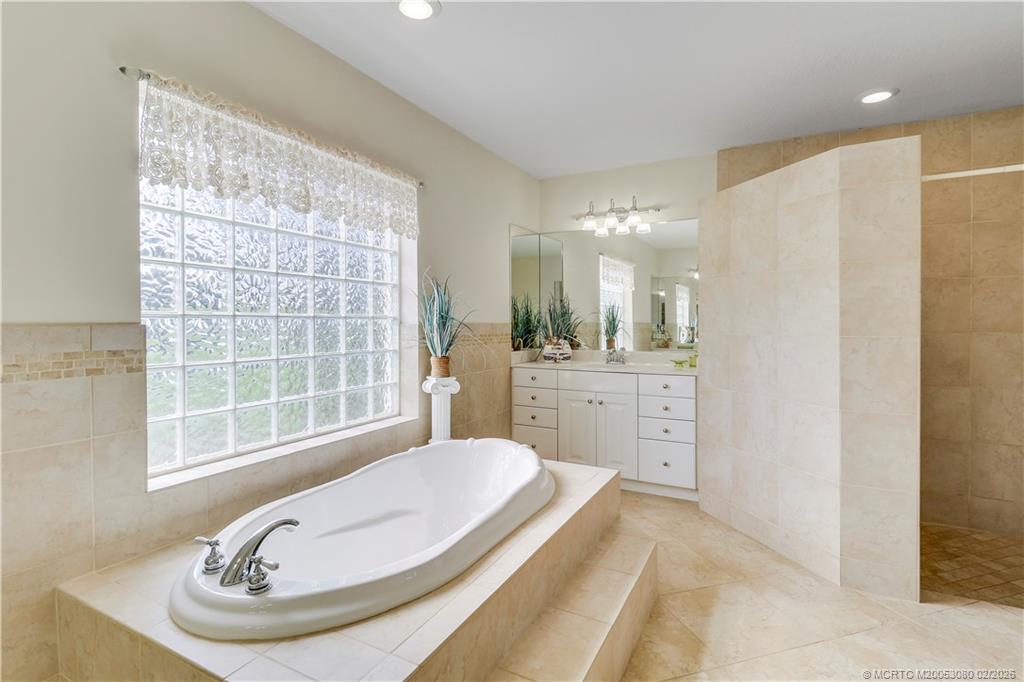 5439 SE Horseshoe Point Road