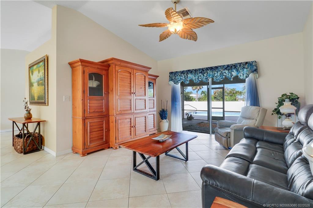 5439 SE Horseshoe Point Road