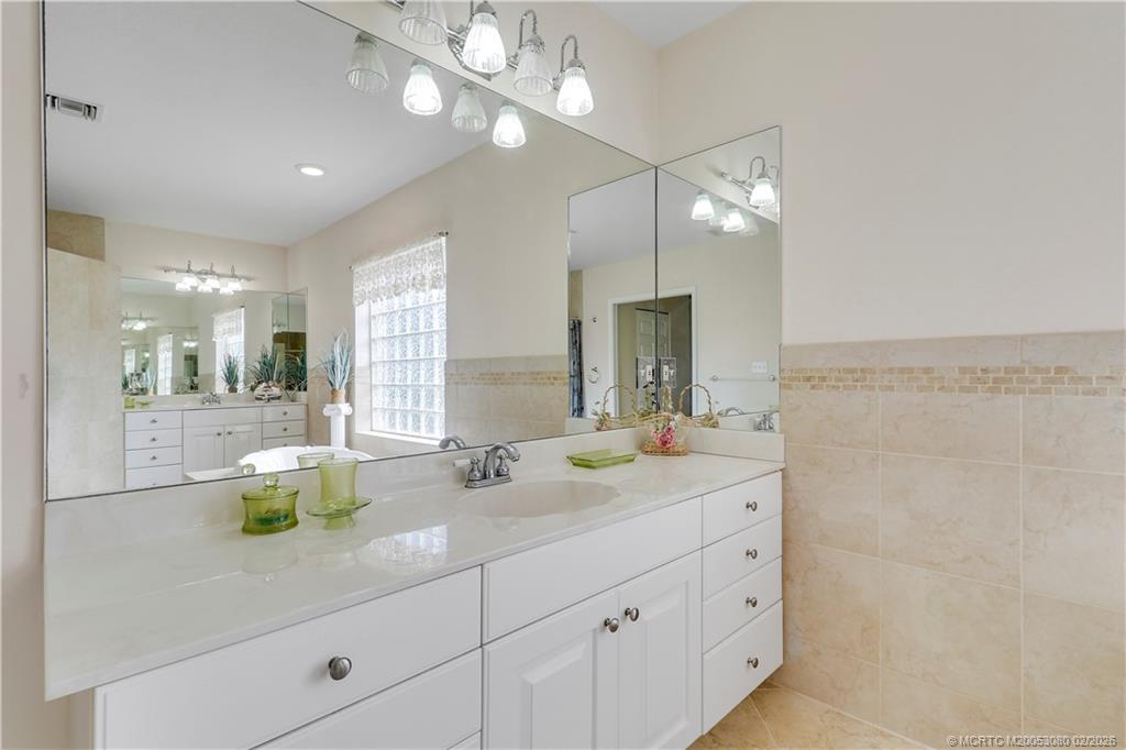 5439 SE Horseshoe Point Road