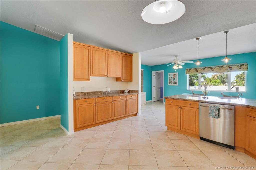 5439 SE Horseshoe Point Road