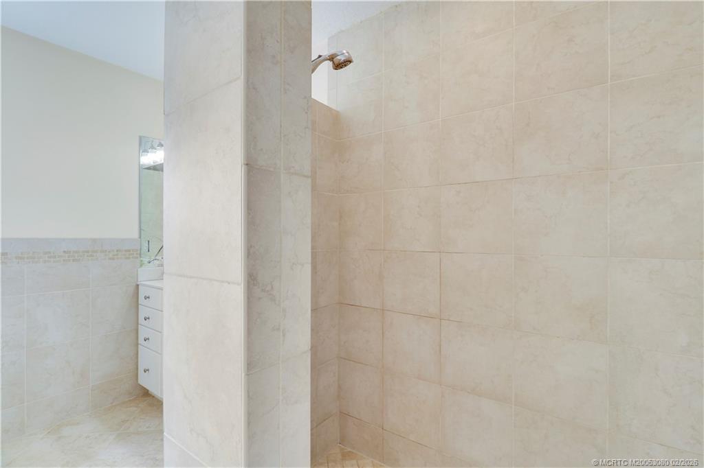 5439 SE Horseshoe Point Road