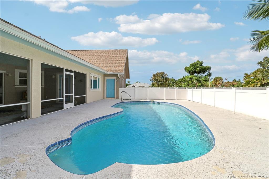 5439 SE Horseshoe Point Road