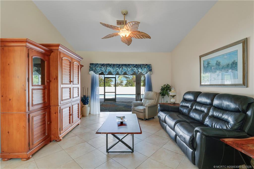 5439 SE Horseshoe Point Road