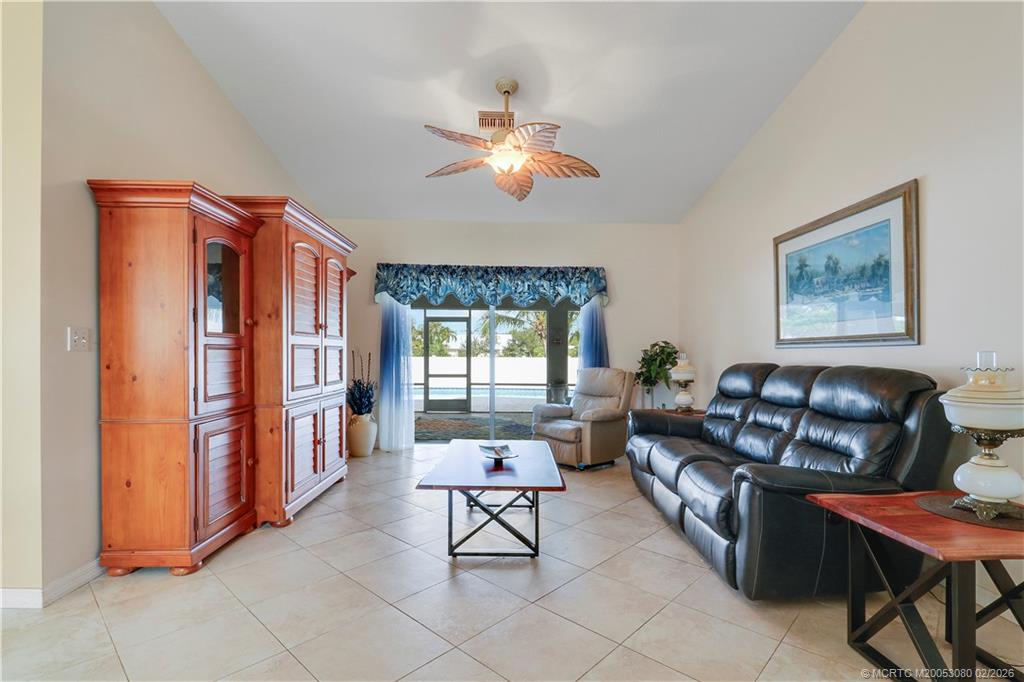 5439 SE Horseshoe Point Road