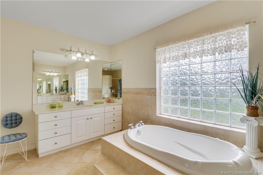 5439 SE Horseshoe Point Road