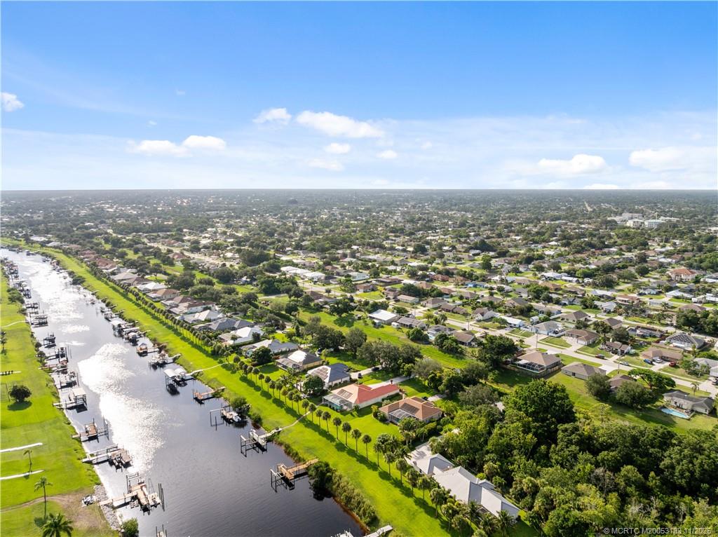 372 SE Oakridge Drive