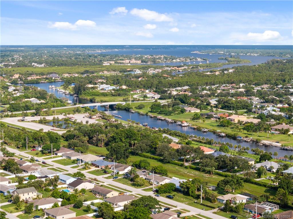 372 SE Oakridge Drive