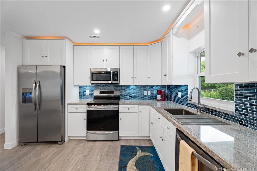 372 SE Oakridge Drive