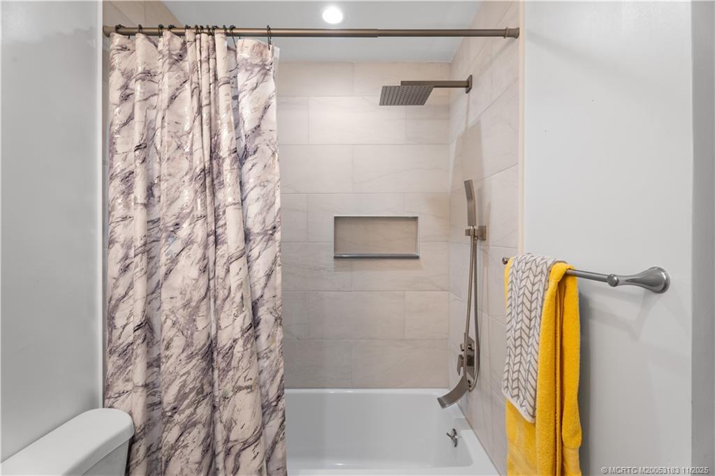 372 SE Oakridge Drive