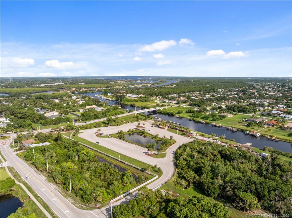 372 SE Oakridge Drive