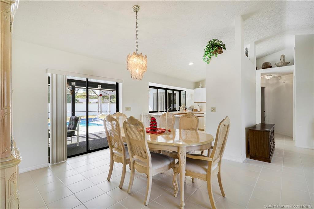 366 SW Eyerly Avenue