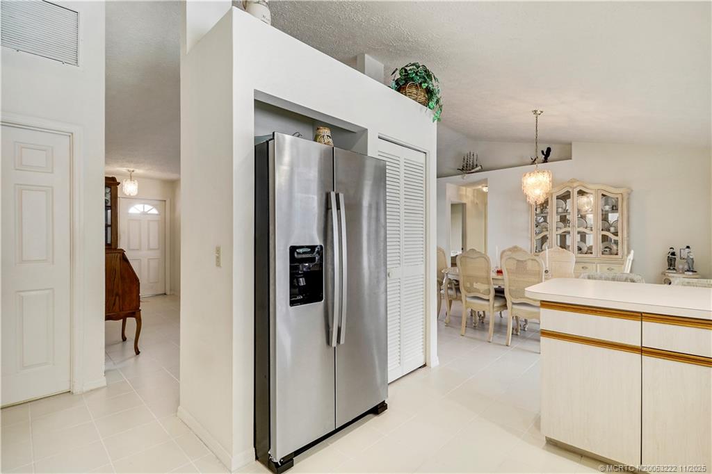 366 SW Eyerly Avenue