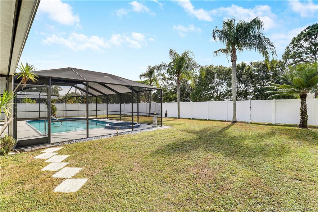 366 SW Eyerly Avenue