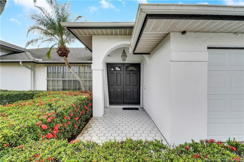 366 SW Eyerly Avenue