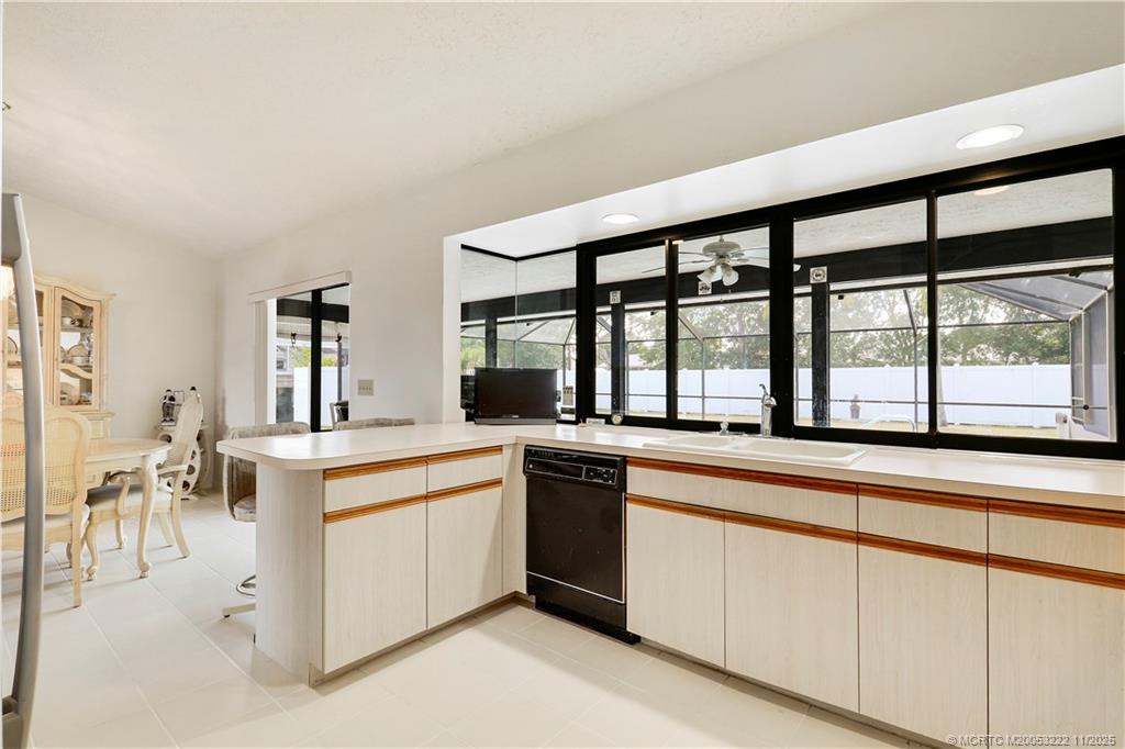 366 SW Eyerly Avenue