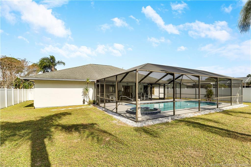 366 SW Eyerly Avenue