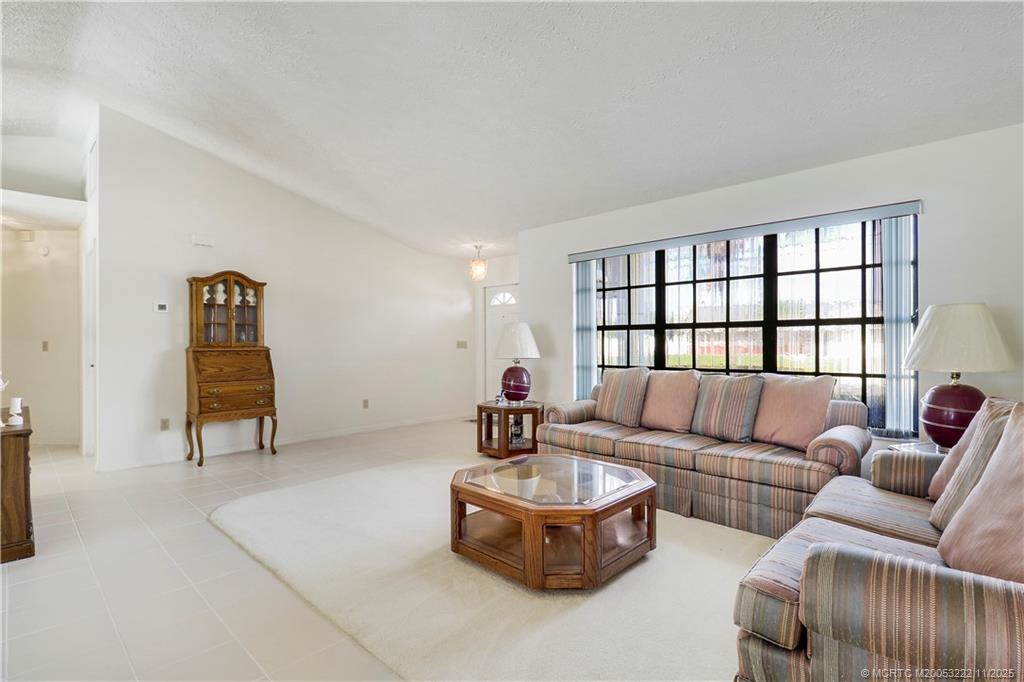 366 SW Eyerly Avenue