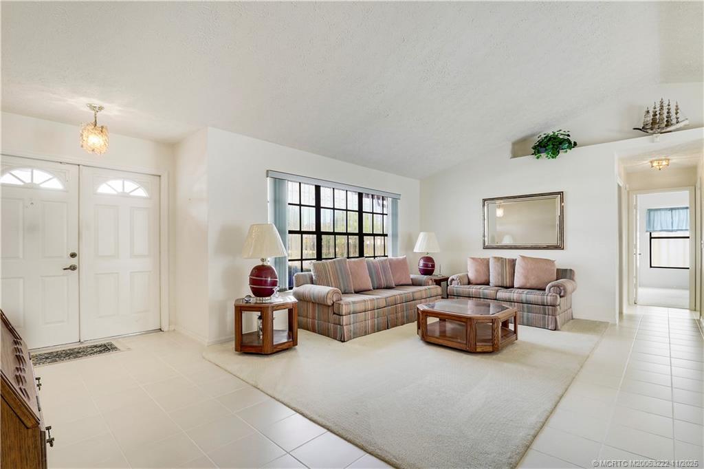 366 SW Eyerly Avenue