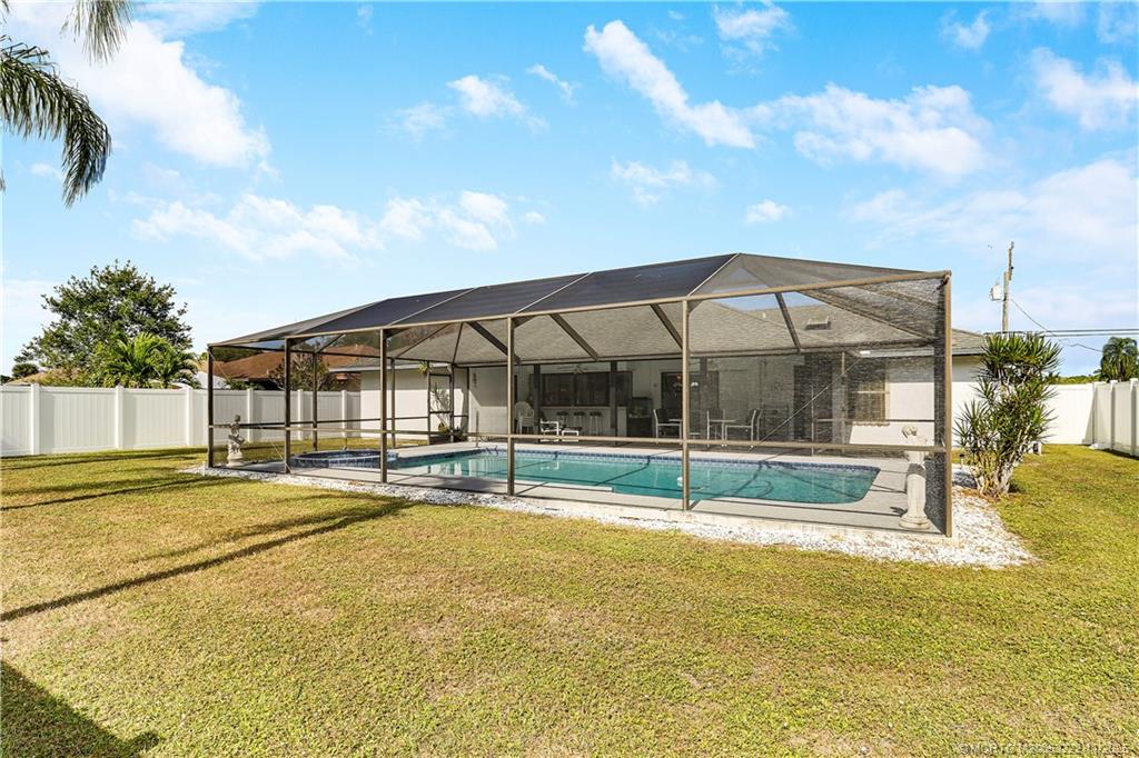 366 SW Eyerly Avenue