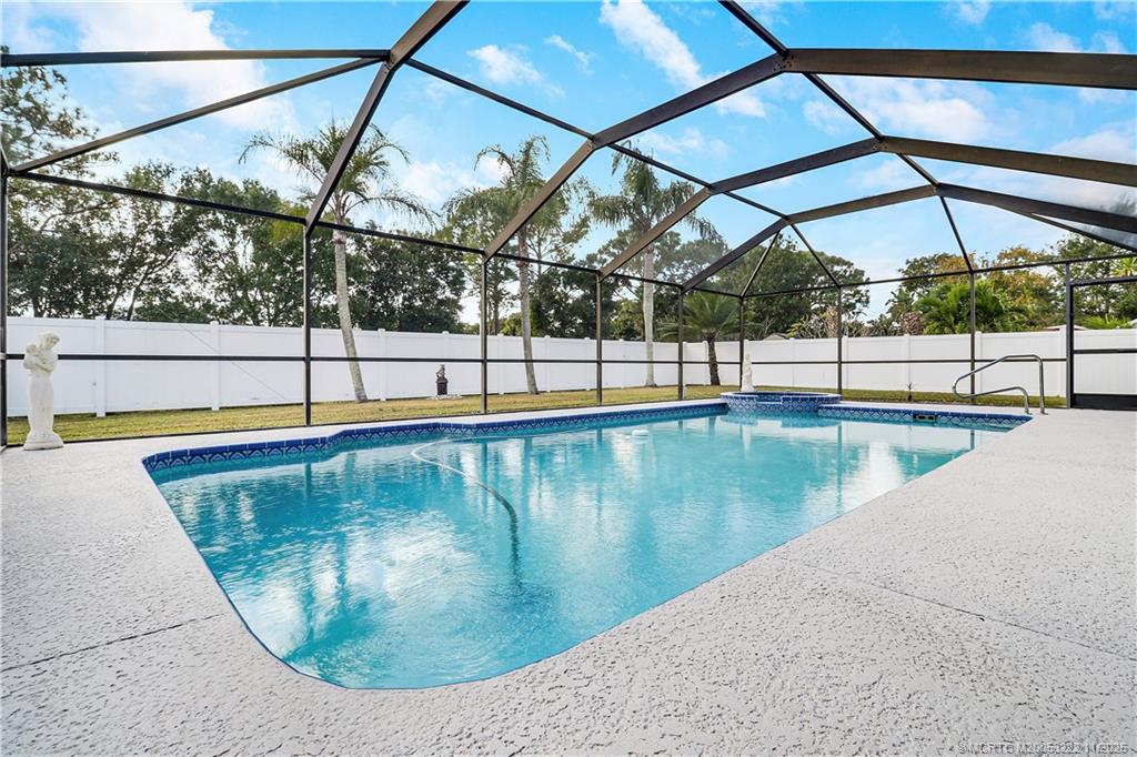 366 SW Eyerly Avenue