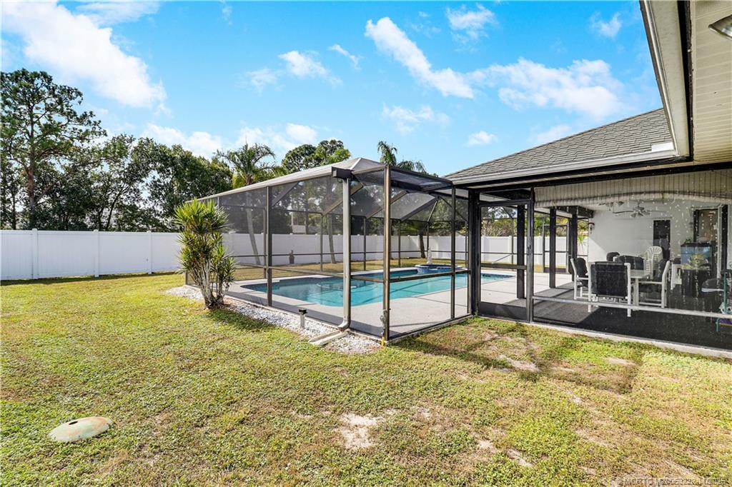 366 SW Eyerly Avenue