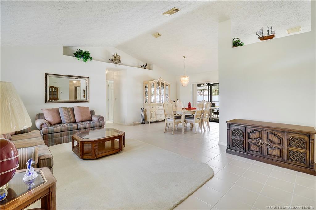 366 SW Eyerly Avenue