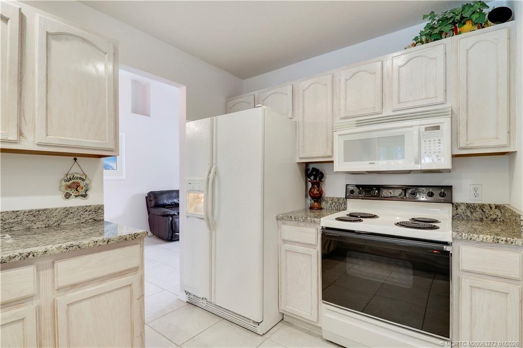 2579 SE Leithgow Street