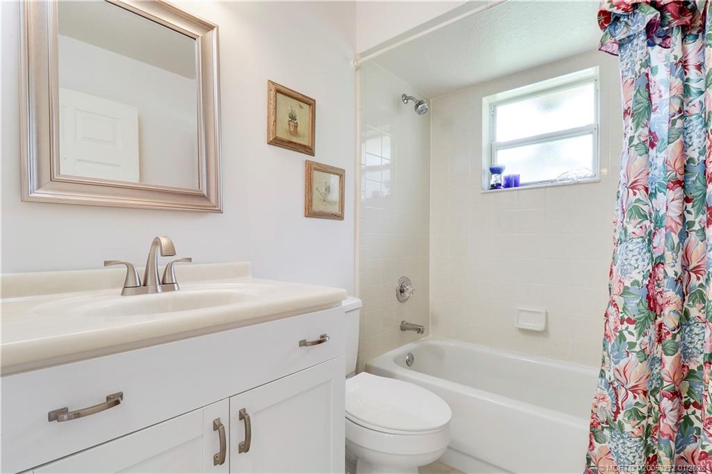 2579 SE Leithgow Street