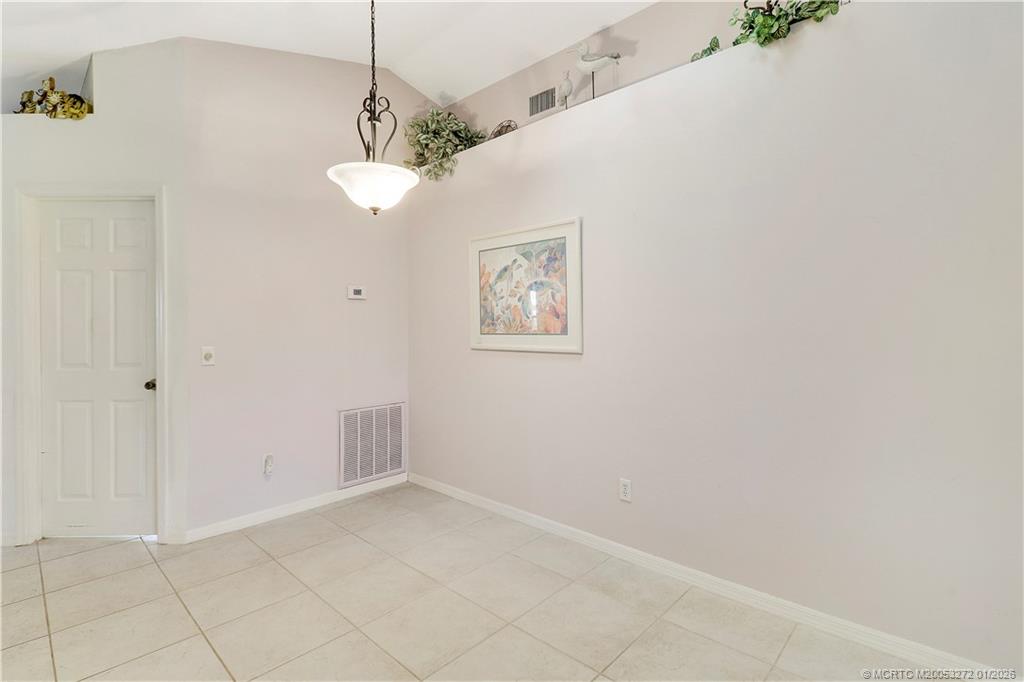 2579 SE Leithgow Street