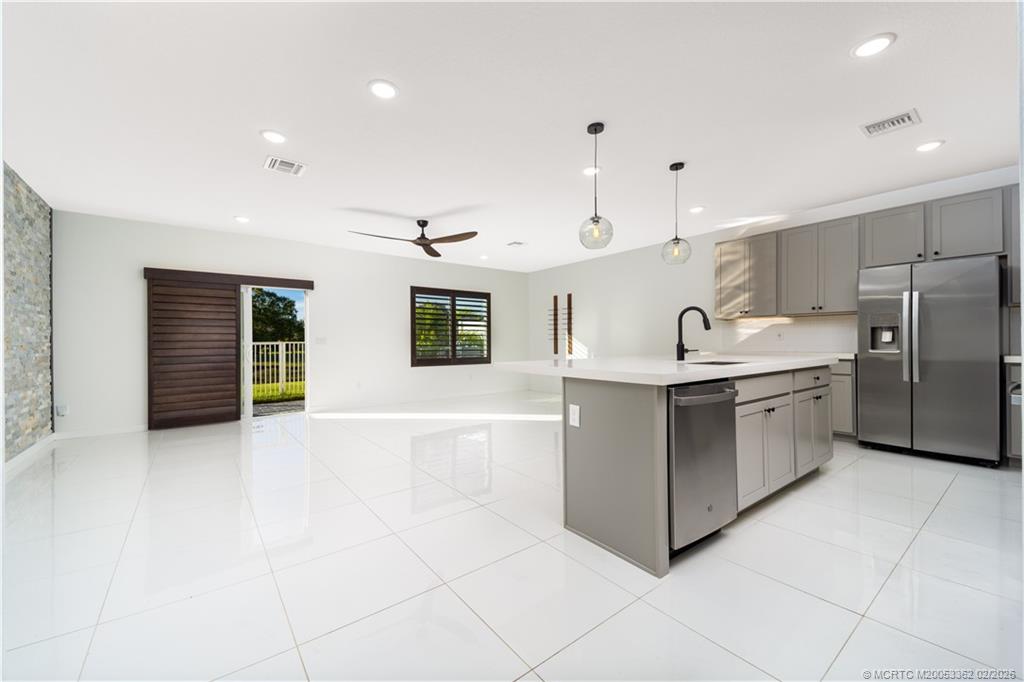 668 NE Waters Edge Lane